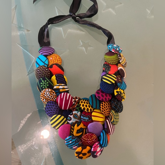 Necklace with buttons - Picture 1 of 3